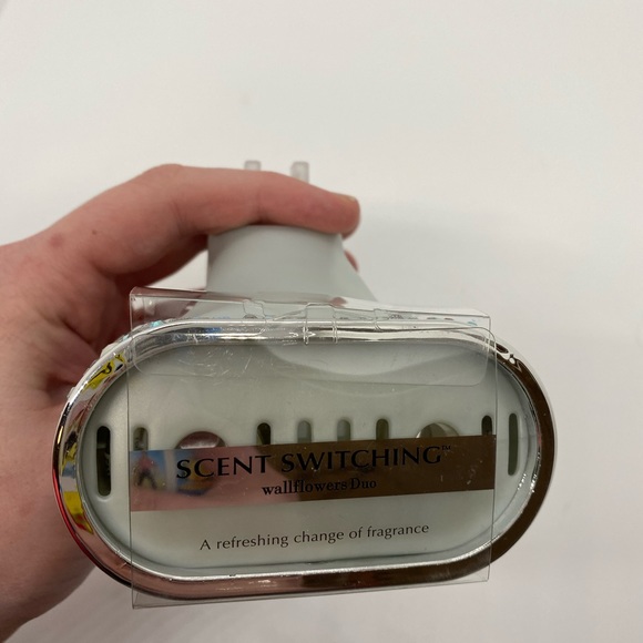 2 B&BW sent switching wallflowers - Picture 5 of 5